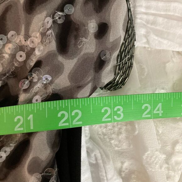 BCBG MAXAZRIA Shirt Womens Sz M Black Gray Animal Print Silk Chiffon Crop Sequin - Picture 7 of 8
